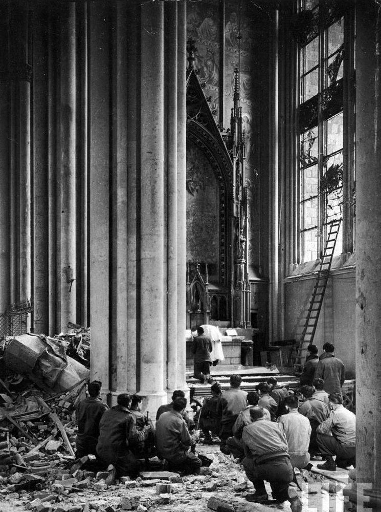 American soldiers at Mass in the ruins of Cologne cathedral. This image calls to mind the scene described above from 28 December 1916.